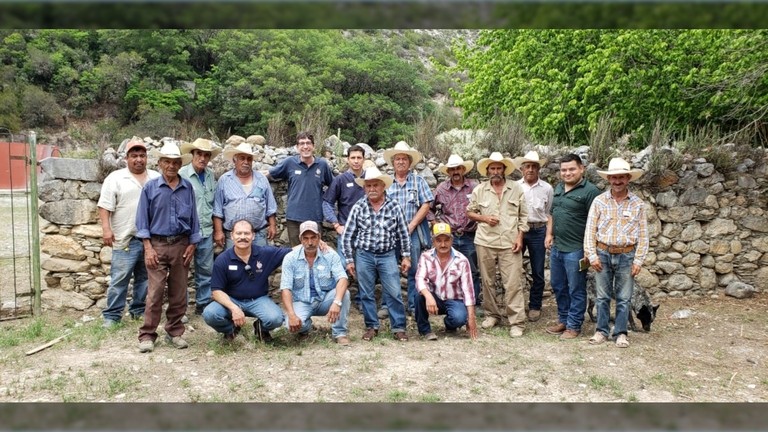 The workshop participants in Canoas, northern Mexico.