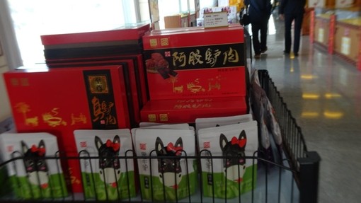 Ejiao sales display.