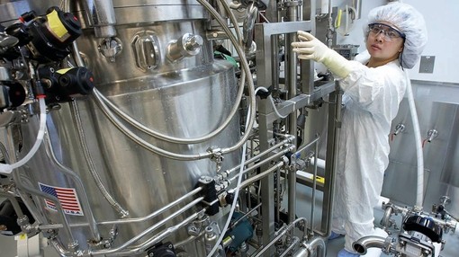 'Large scale bioreactor' by Sanofi Pasteur. Licensed under CC BY-NC-ND 2.0.
